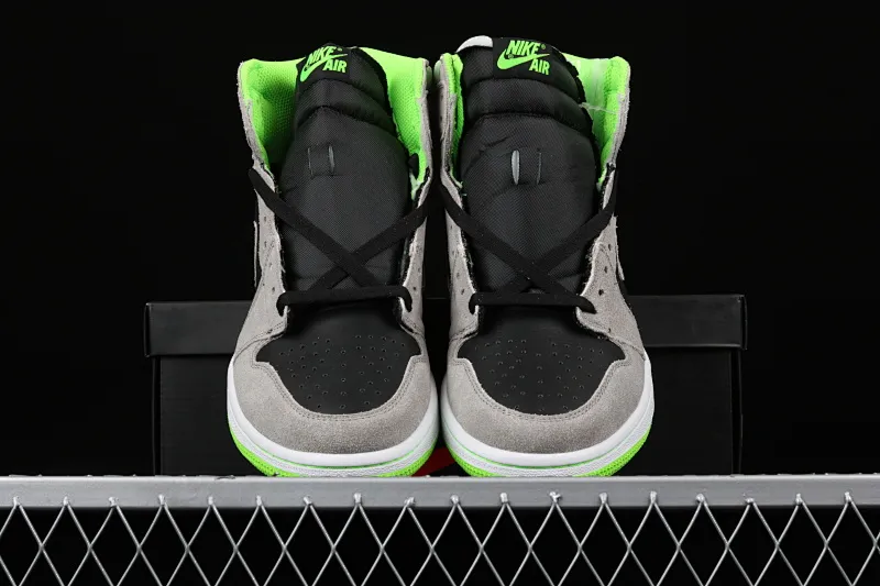 All Categories Air Jordan Jordan Series Basketball Shoes Air Jordan 1 High Air Jordan 1 Retro OG "Neutral Green" AJ1 SP19 Limited Joe 1 Versatile Cultural Basketball Shoes "Gray Black Fluorescent Green Luminous" 555088-070